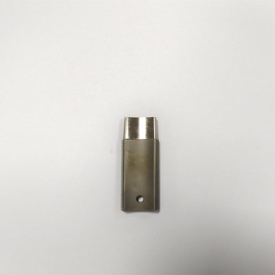 Il singolo centro d'ottone dello stampaggio ad iniezione della cavità inserisce la lavorazione con utensili di plastica con l'elaborazione degli elettrodi